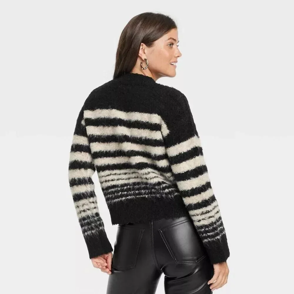 Universal Thread Women's S Black/Cream Striped Pullover Boucle Crew Neck Sweater